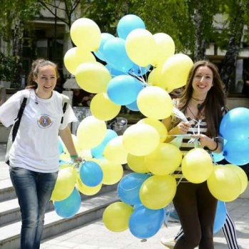 lions_baloons.jpg